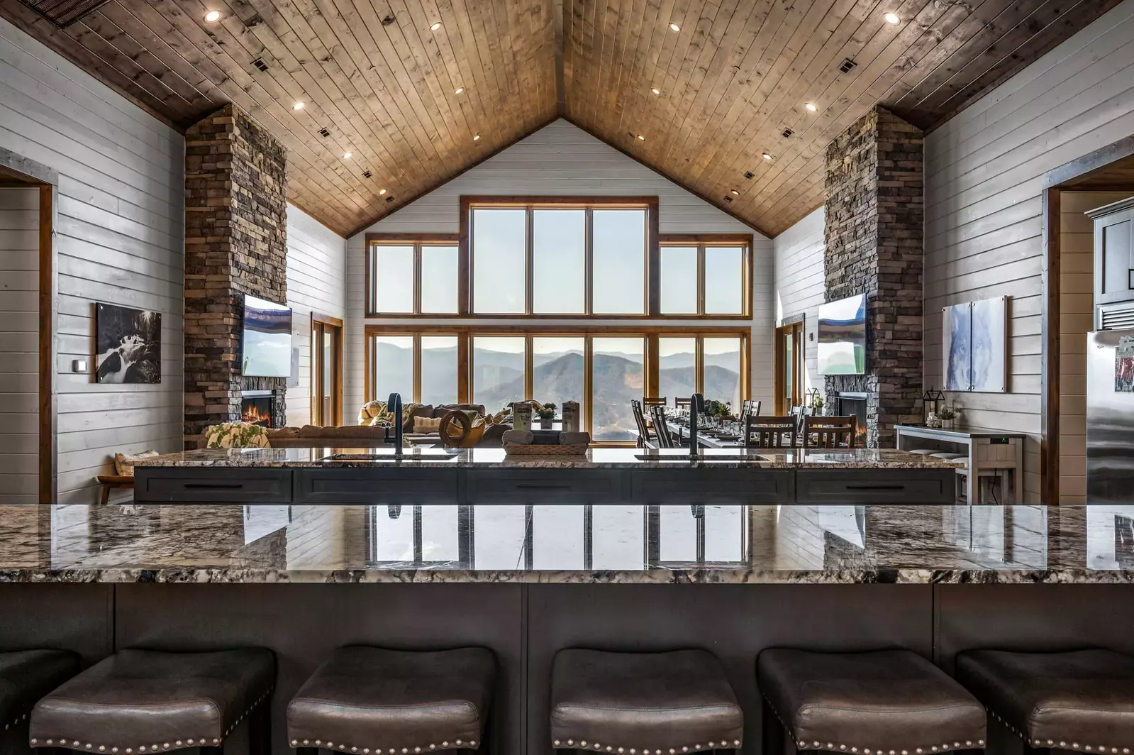 LUCID DREAMS LODGE