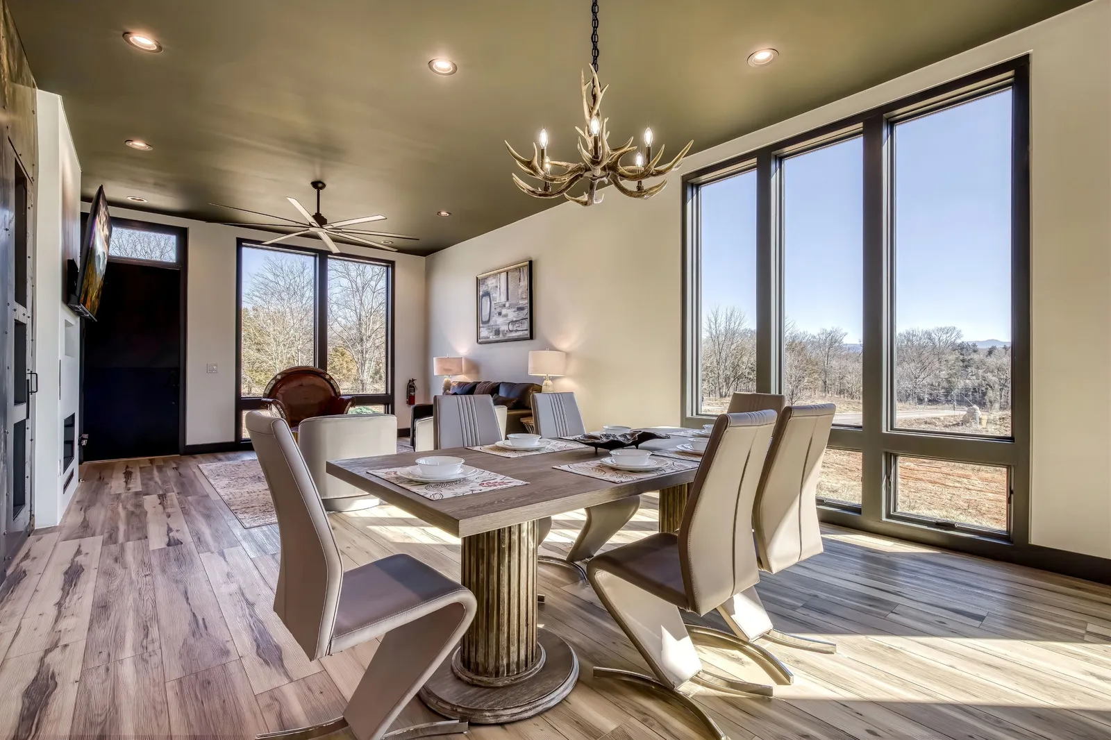 SUMMIT BROWNSTONE RETREAT