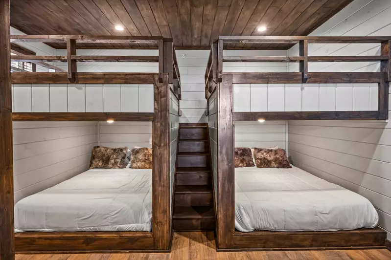 LUCID DREAMS LODGE