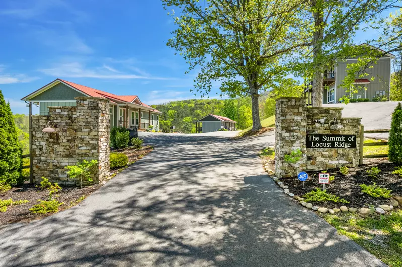 SUMMIT RIDGE RESORT