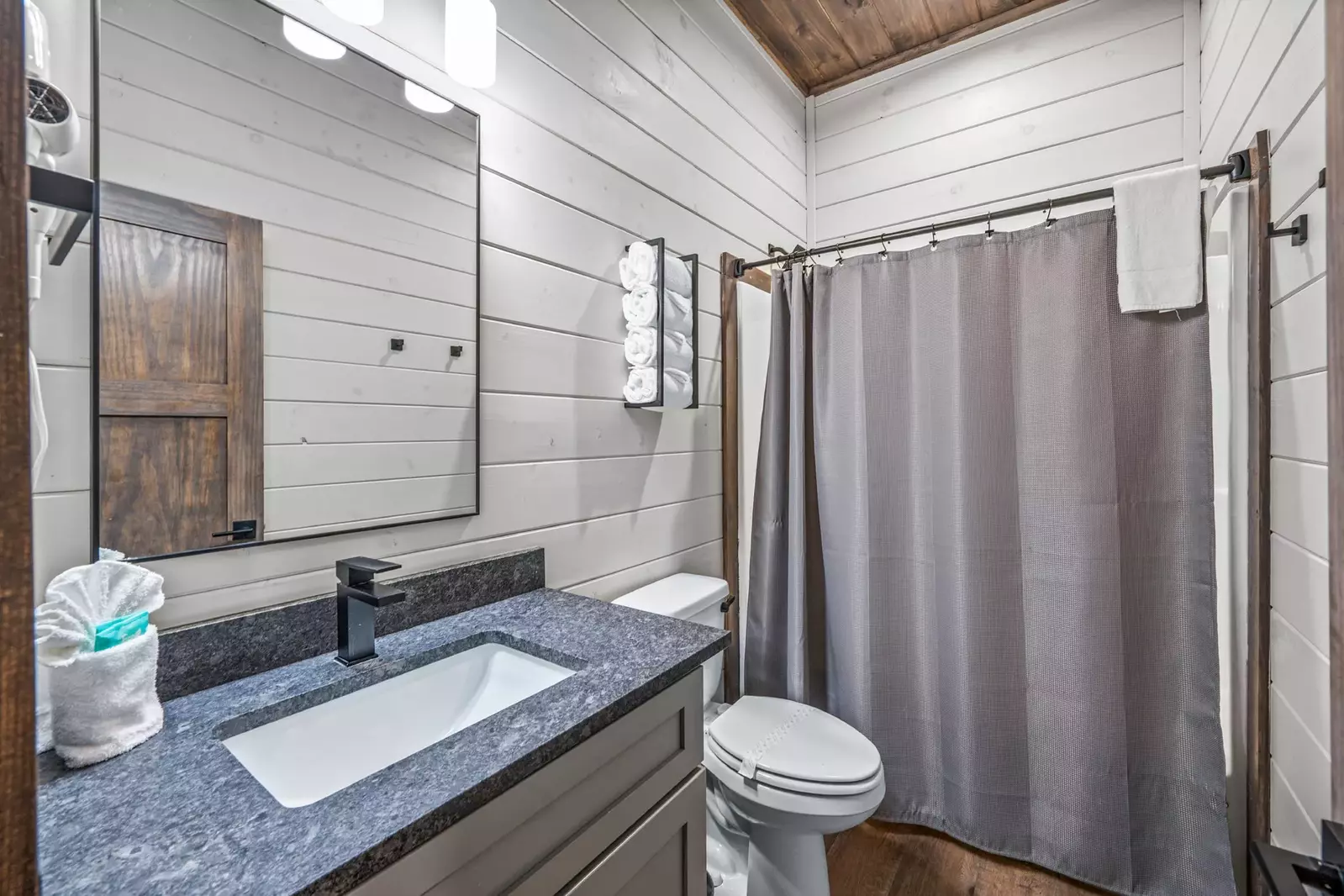 LUCID DREAMS LODGE