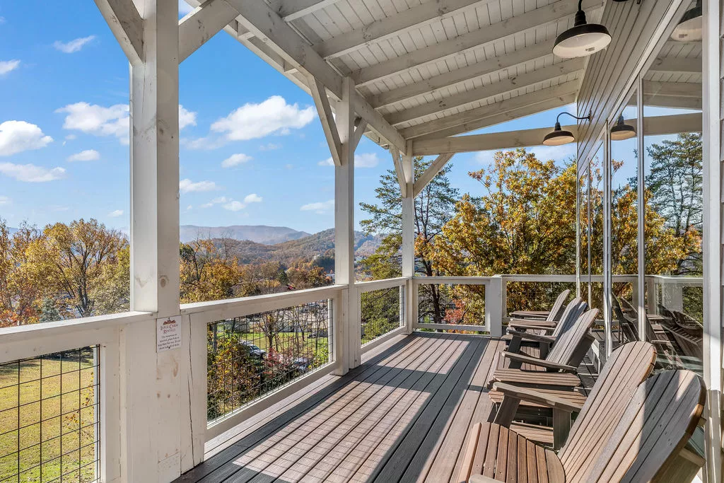 GRAND LECONTE LODGE