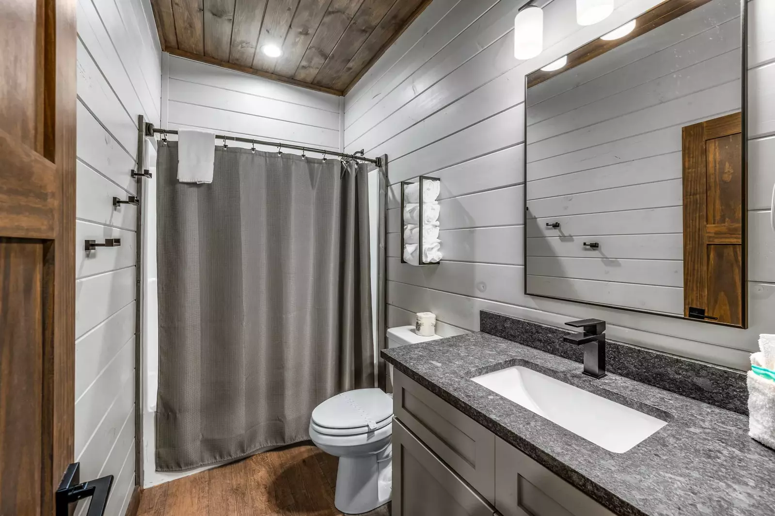 LUCID DREAMS LODGE