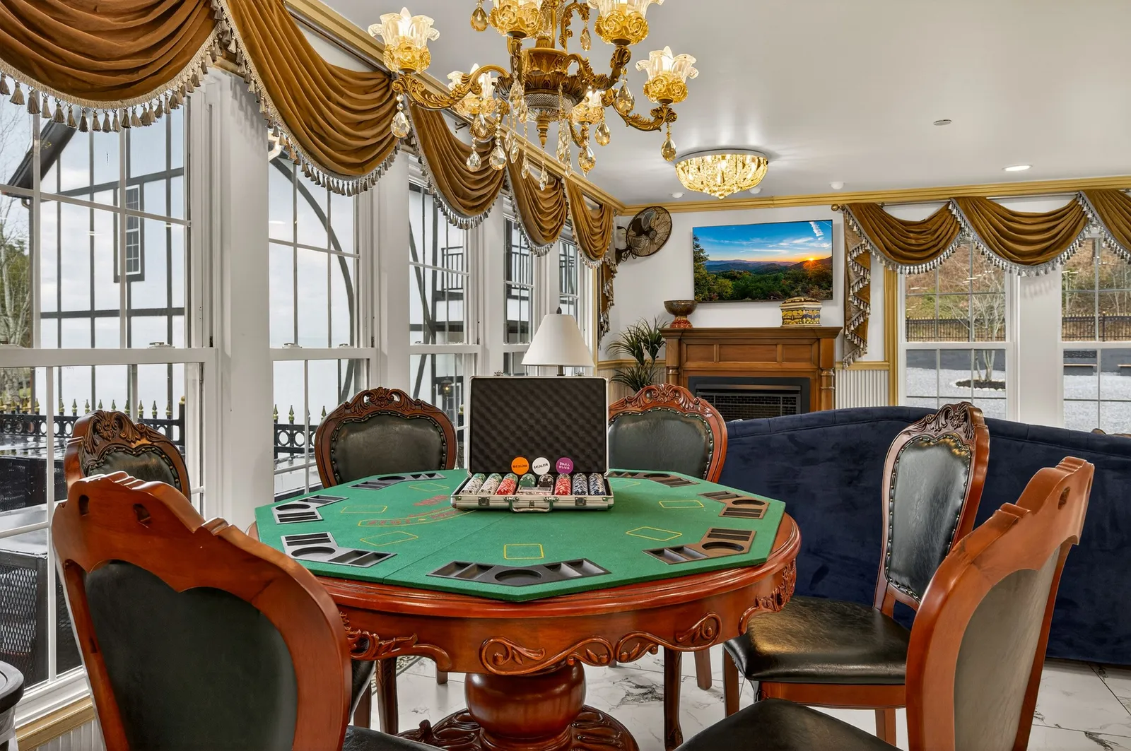 DICKENS LODGE