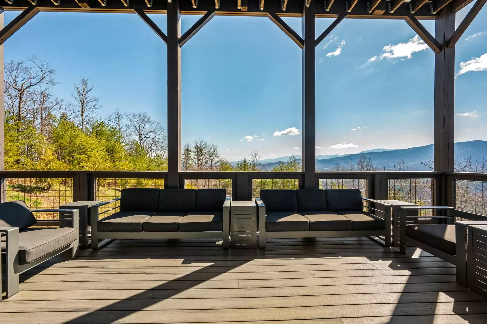 LUCID DREAMS LODGE