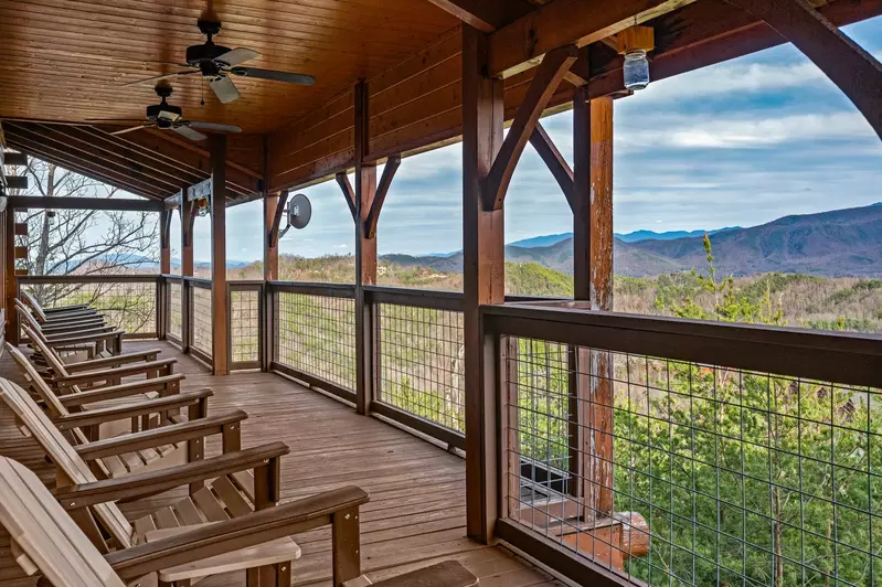 MOUNTAIN BREEZE MANOR