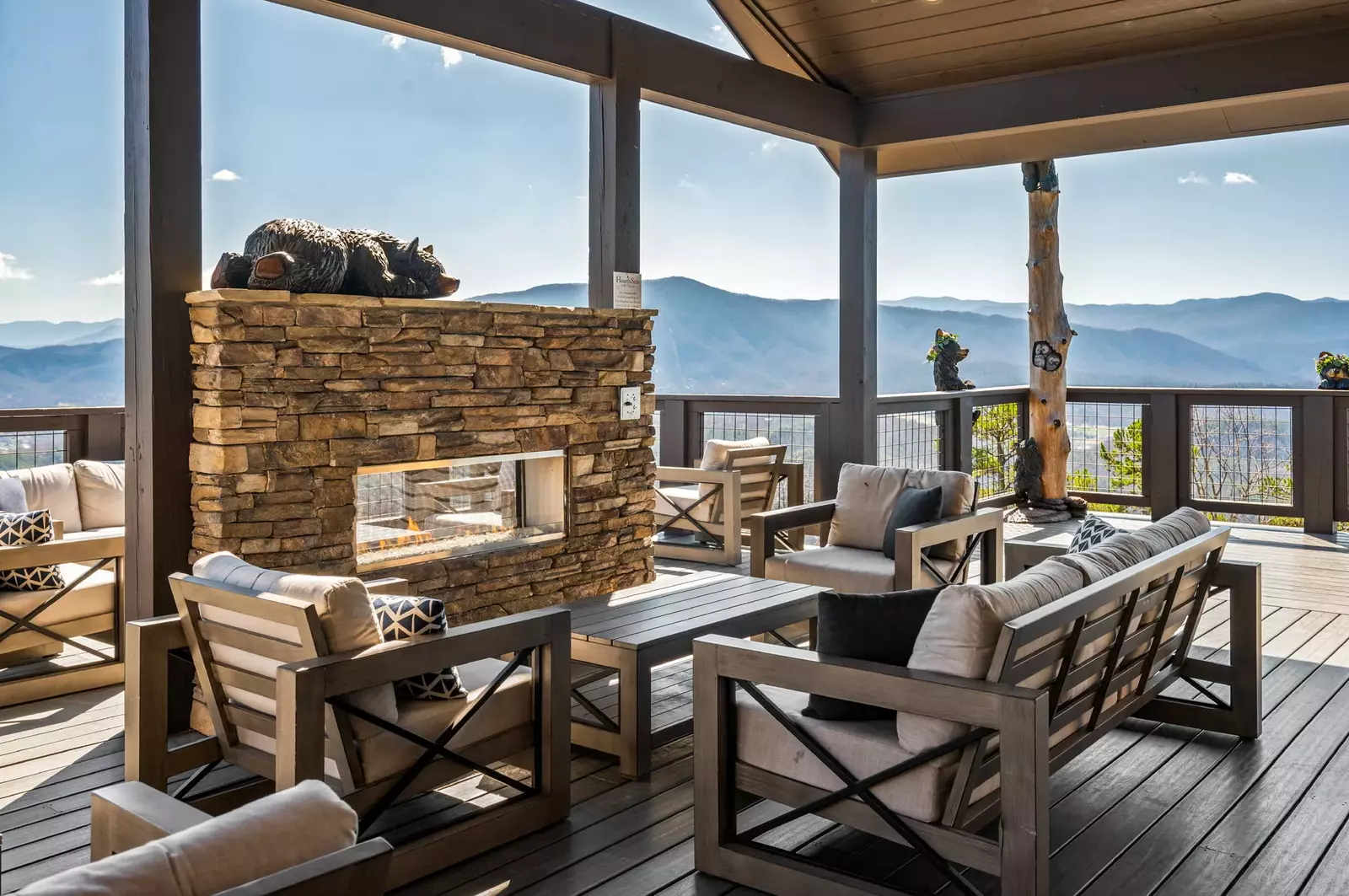 LUCID DREAMS LODGE
