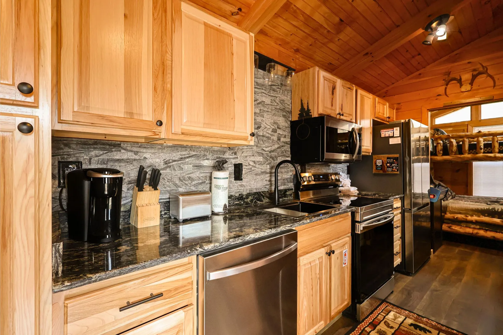 GOOD AURA CABIN