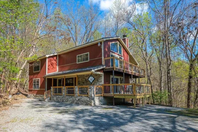 SILVER MAPLE CHALET
