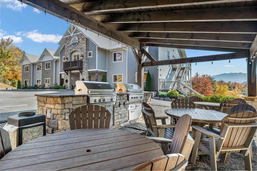 GRAND LECONTE LODGE