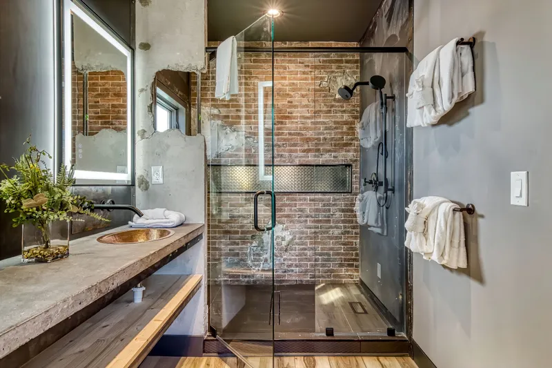 SUMMIT BROWNSTONE RETREAT