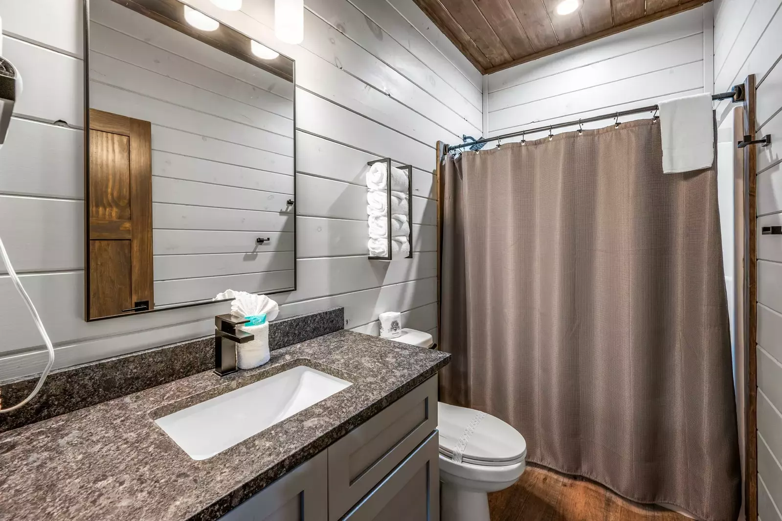 LUCID DREAMS LODGE