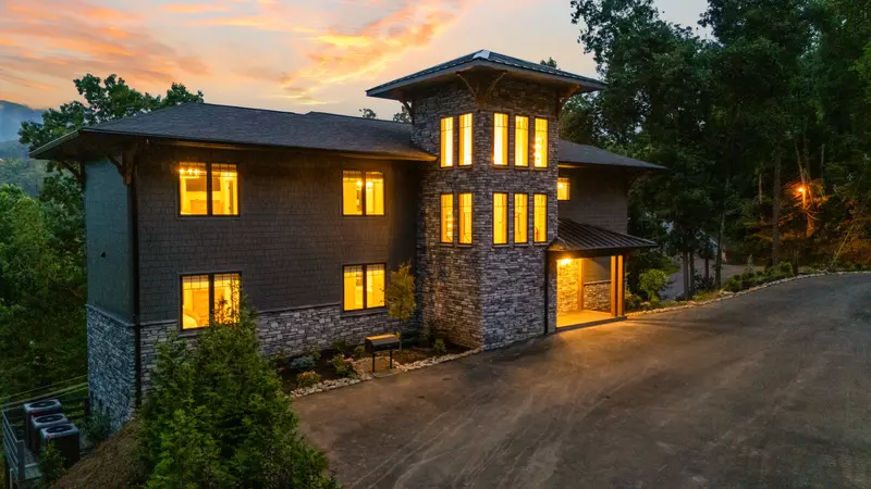 GREYSTONE HEIGHTS LODGE