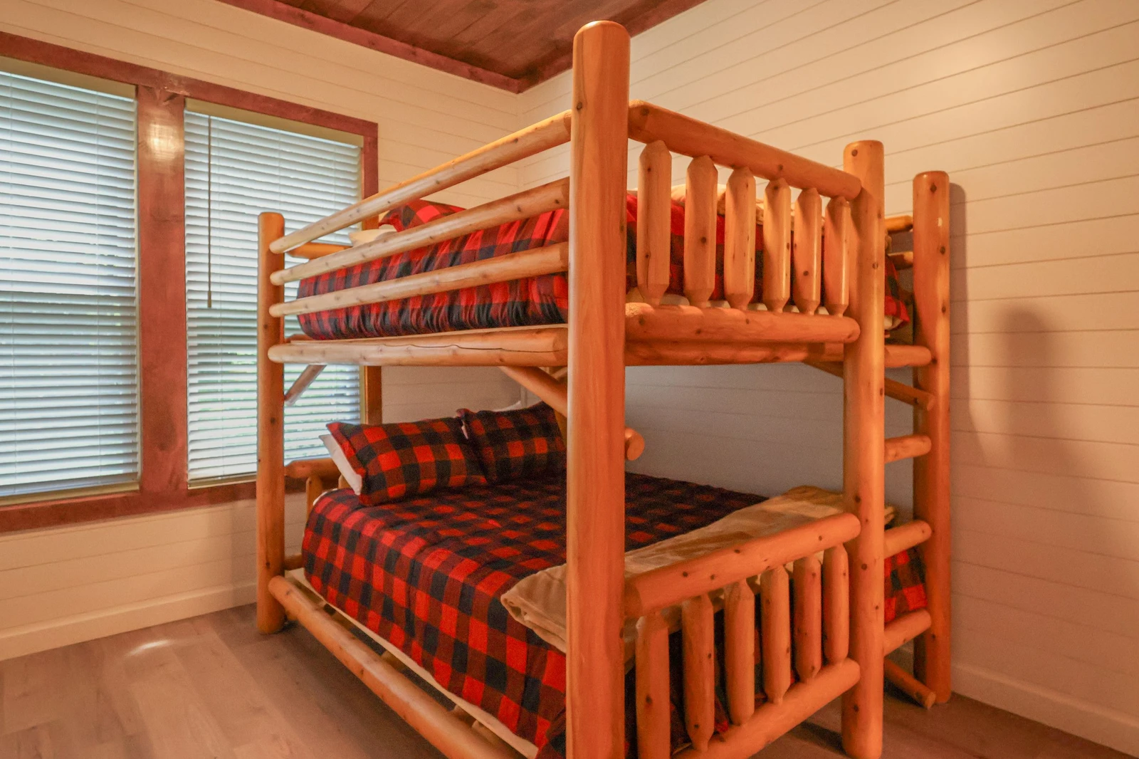 SUNSTONE LODGE