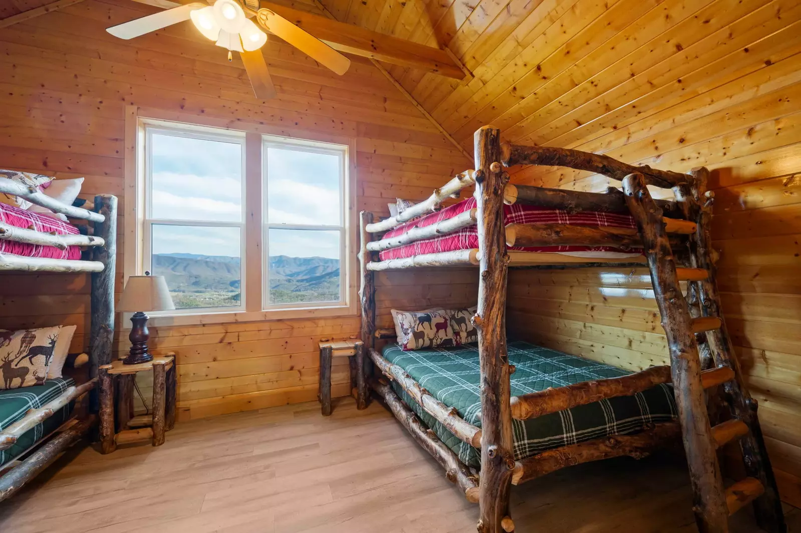 AWESOME VIEW LODGE