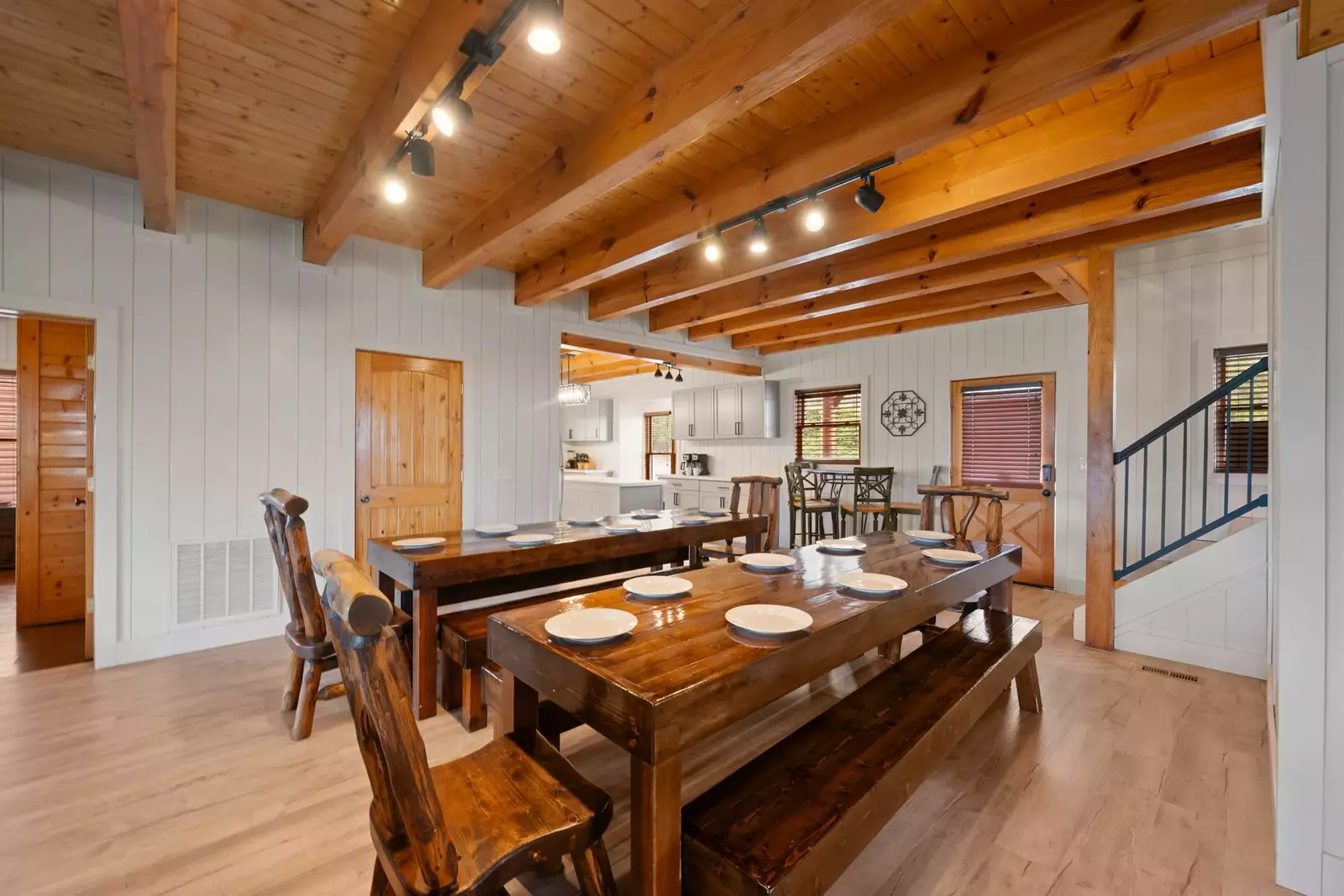 MOUNTAIN BREEZE MANOR