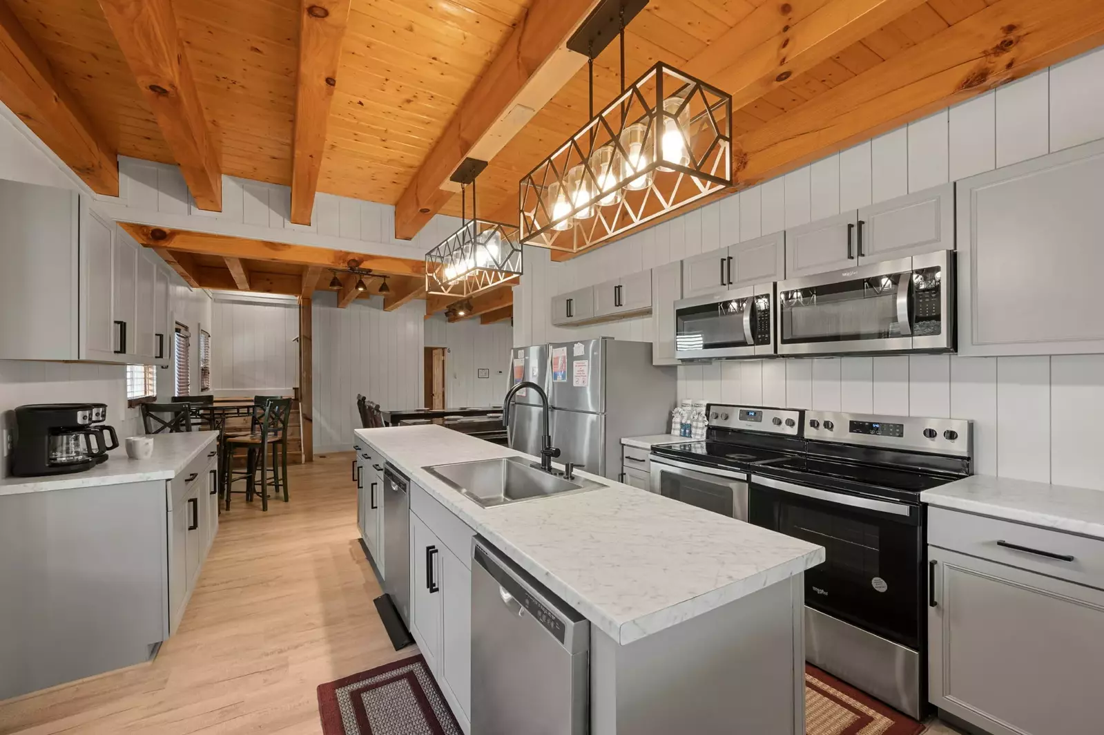 MOUNTAIN BREEZE MANOR