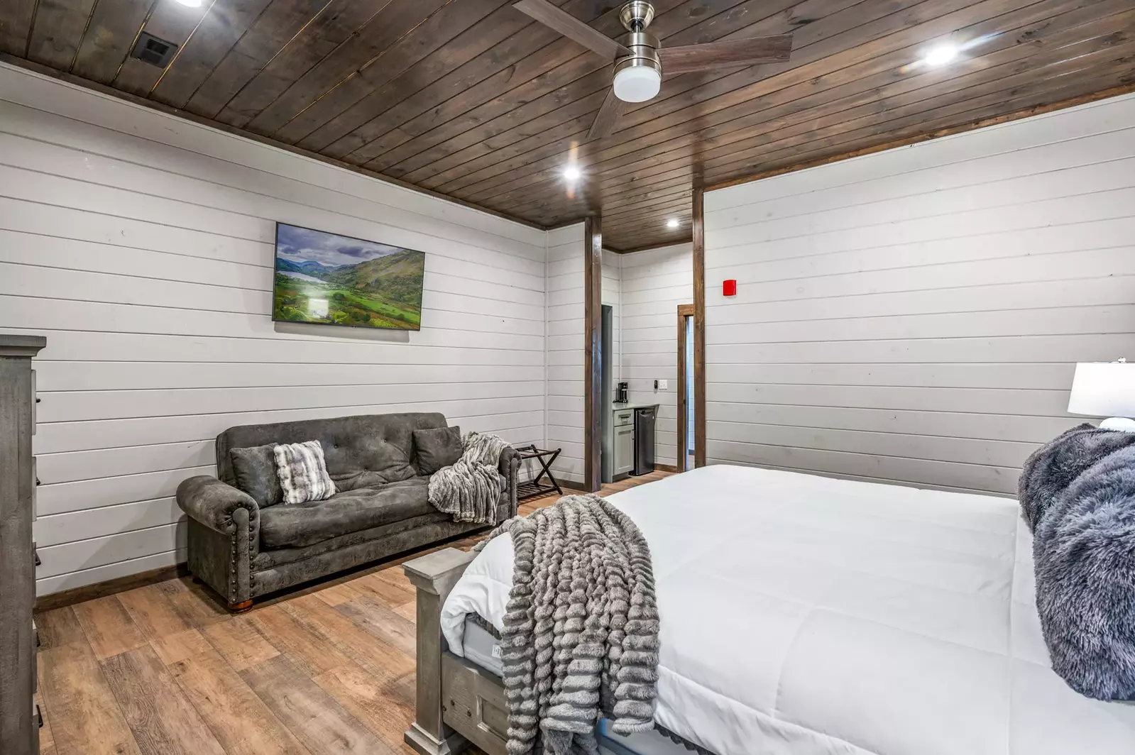 LUCID DREAMS LODGE