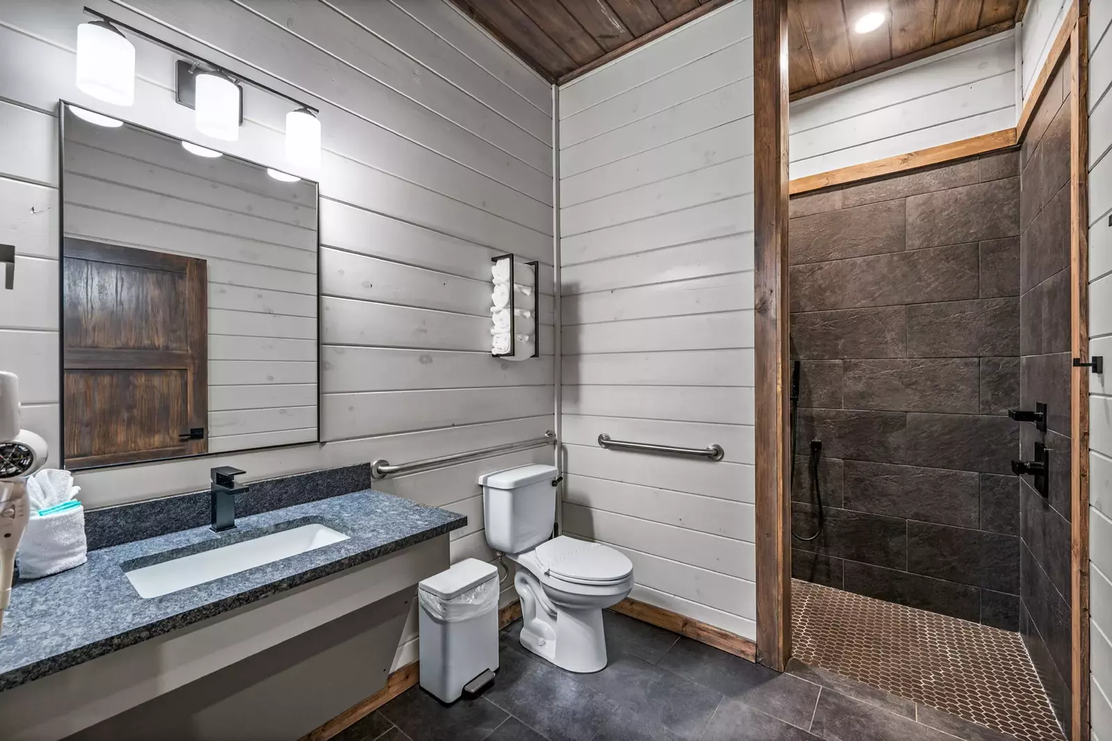 LUCID DREAMS LODGE