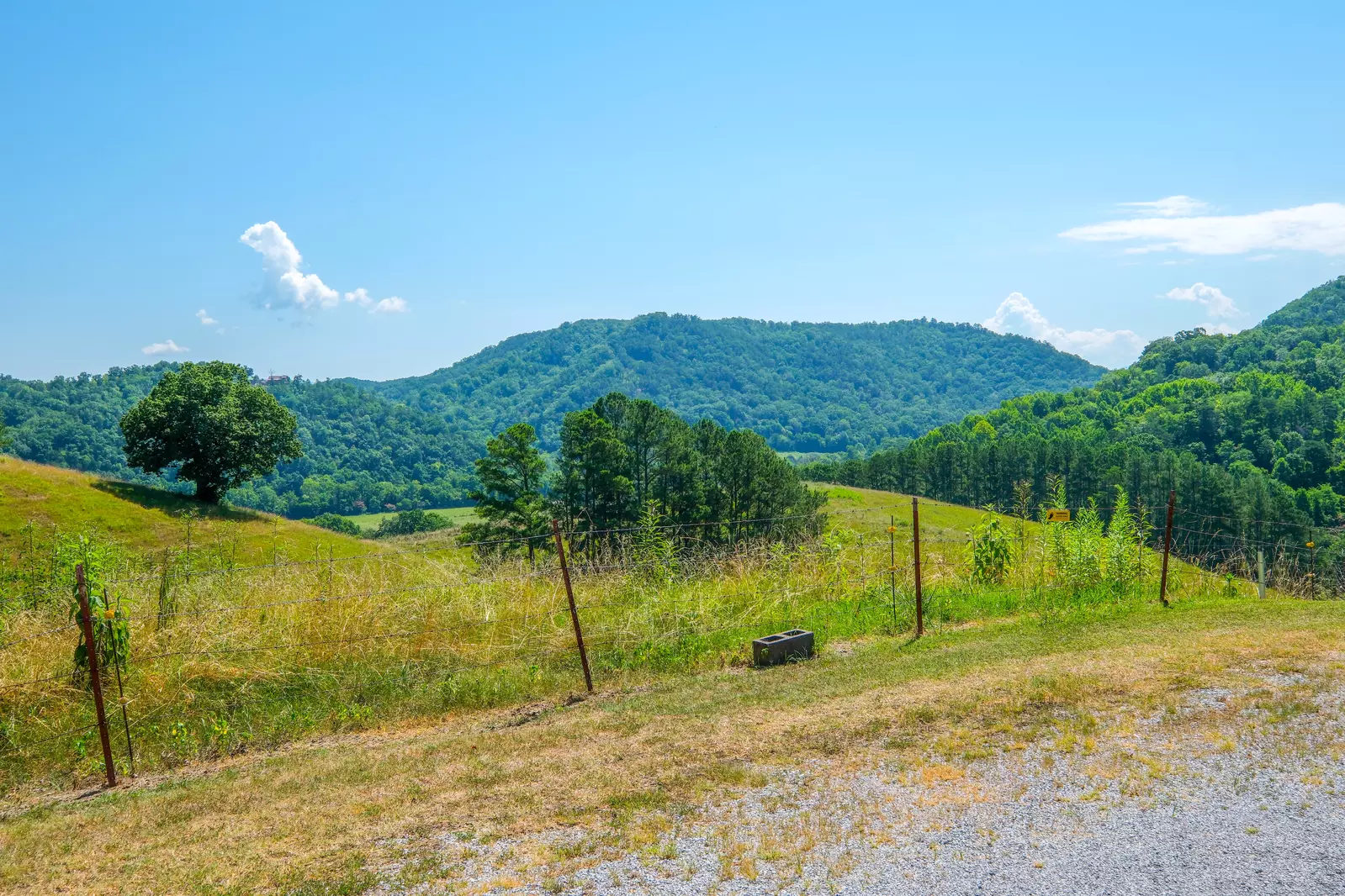 GREEN ACRES FARMHOUSE