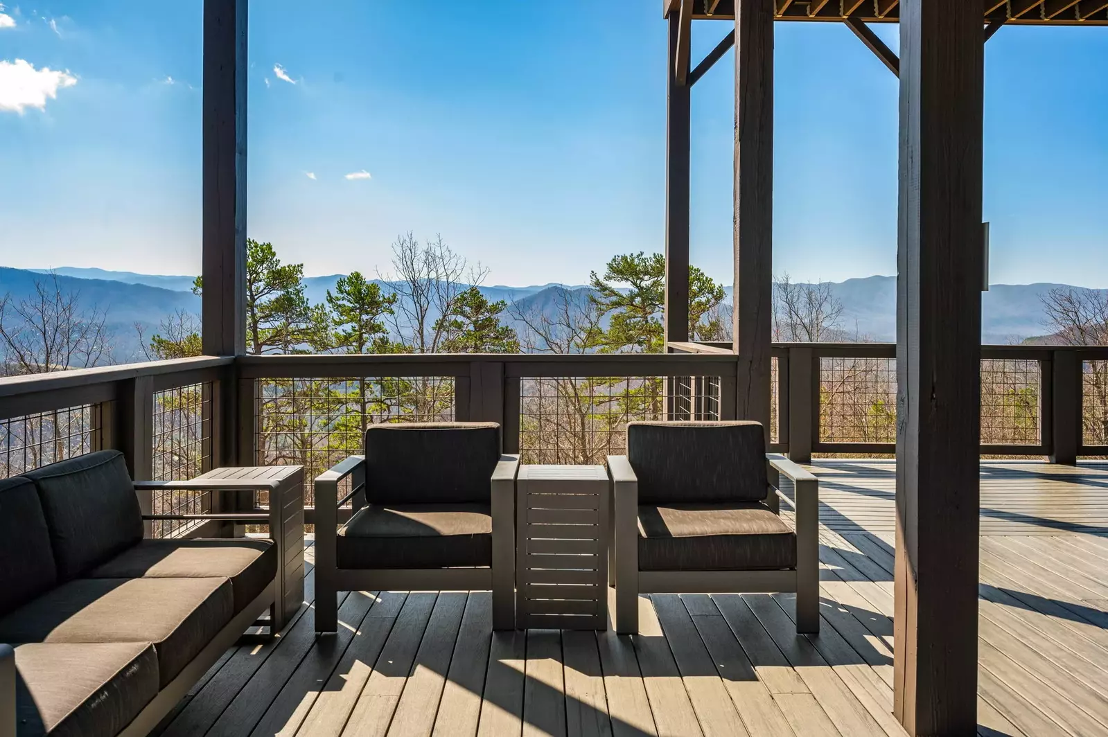 LUCID DREAMS LODGE