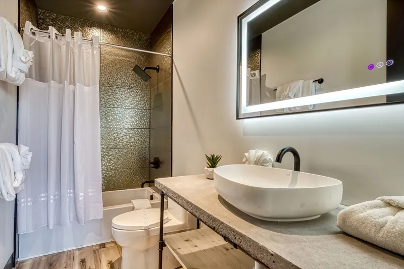 SUMMIT BROWNSTONE RETREAT