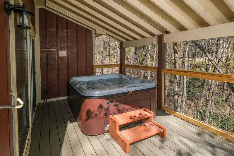 SILVER MAPLE CHALET