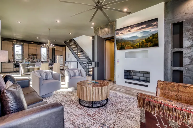 SUMMIT BROWNSTONE RETREAT
