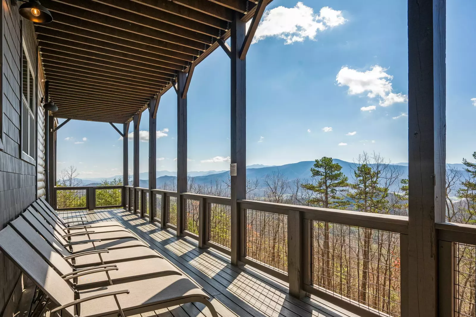 LUCID DREAMS LODGE