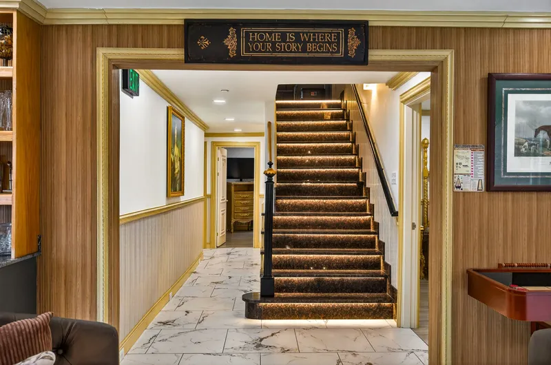 DICKENS LODGE