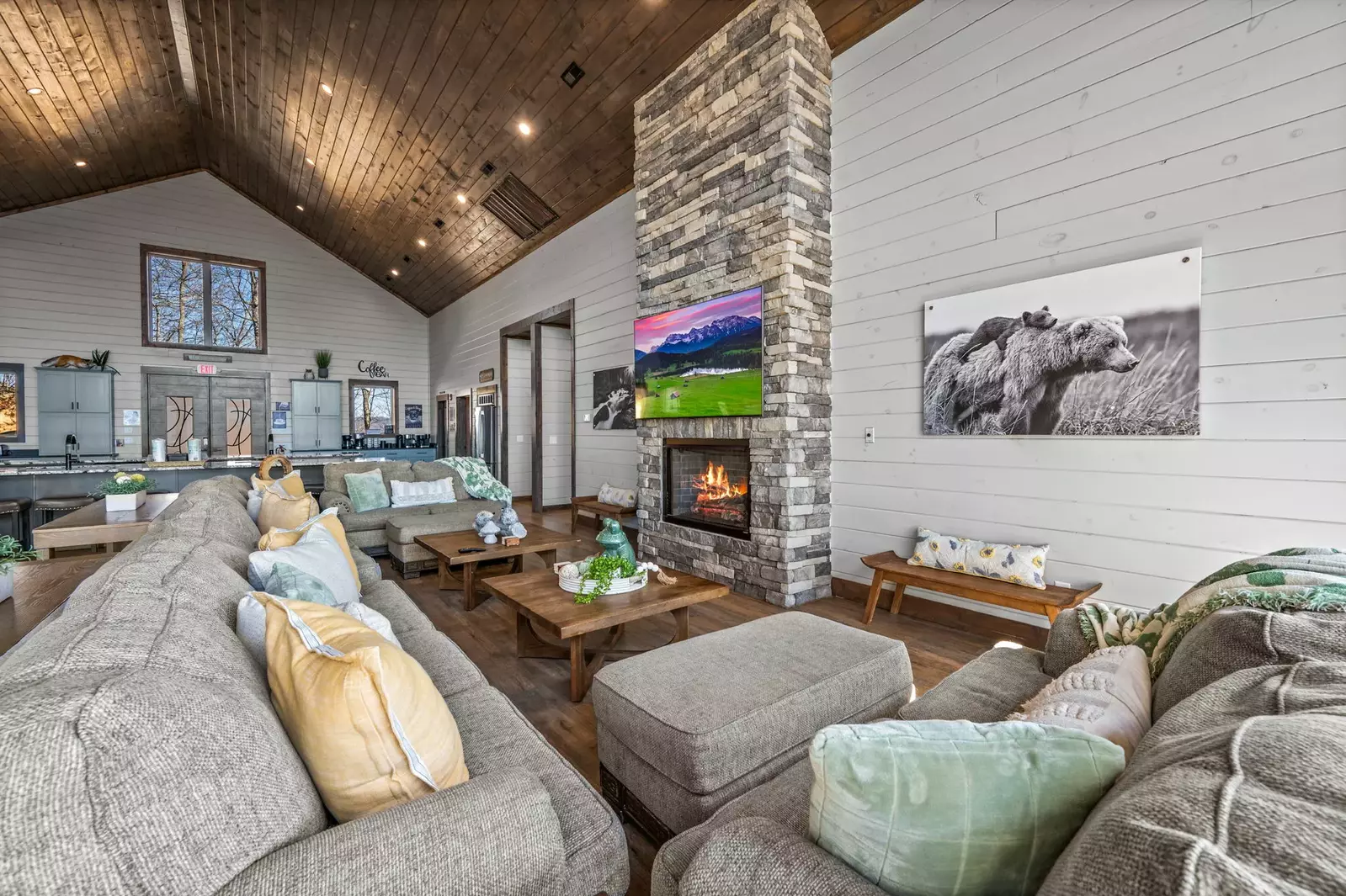 LUCID DREAMS LODGE