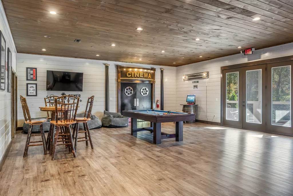 GRAND LECONTE LODGE