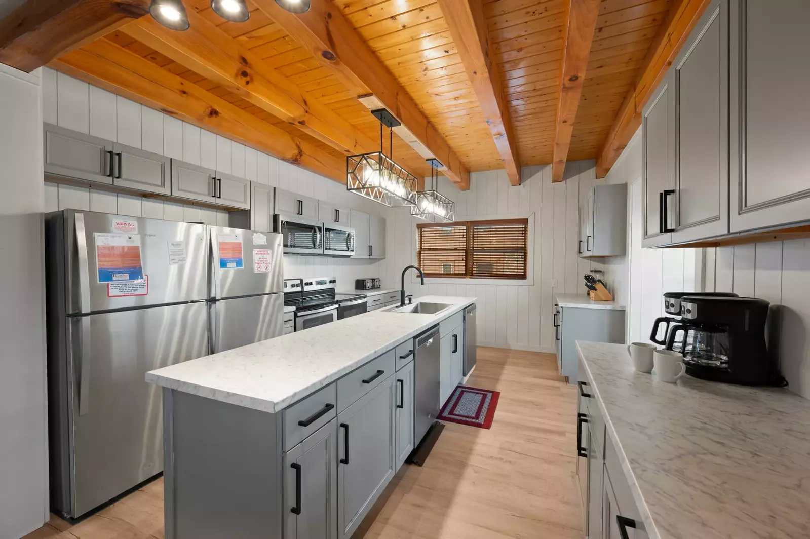 MOUNTAIN BREEZE MANOR