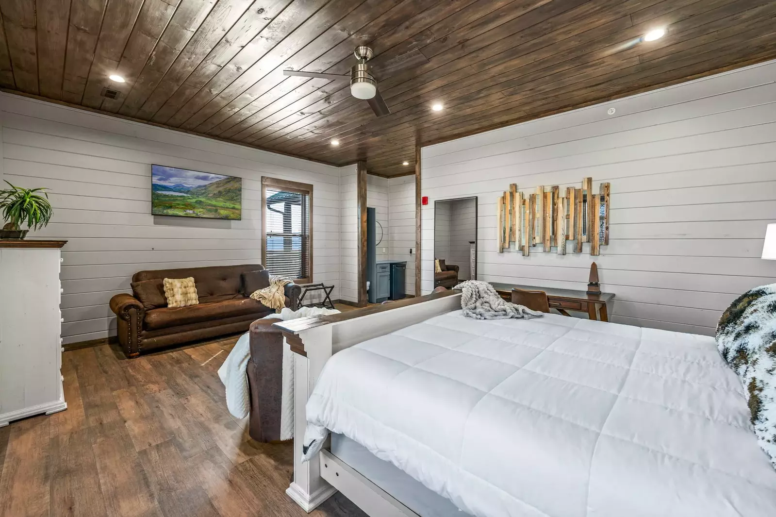LUCID DREAMS LODGE