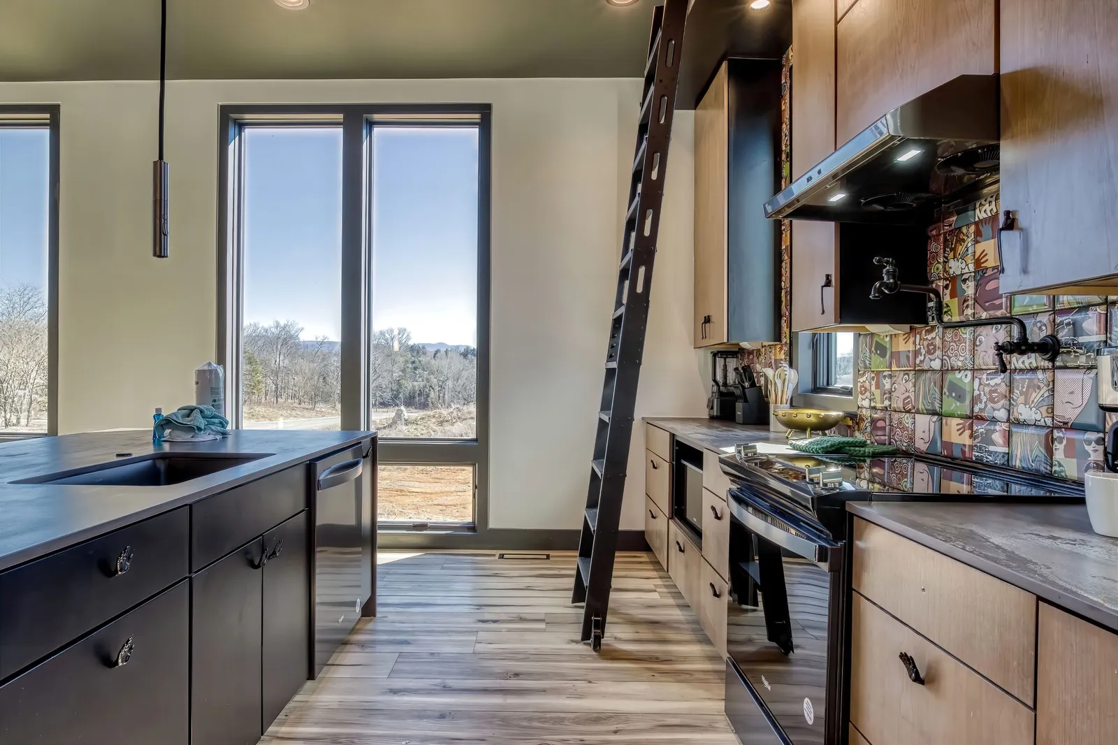 SUMMIT BROWNSTONE RETREAT