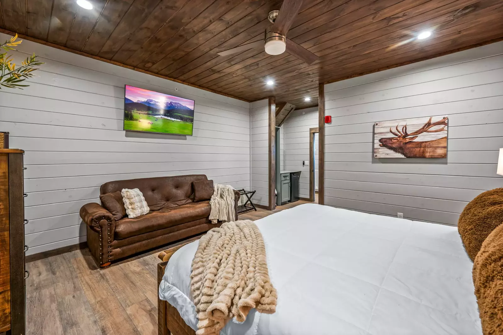 LUCID DREAMS LODGE