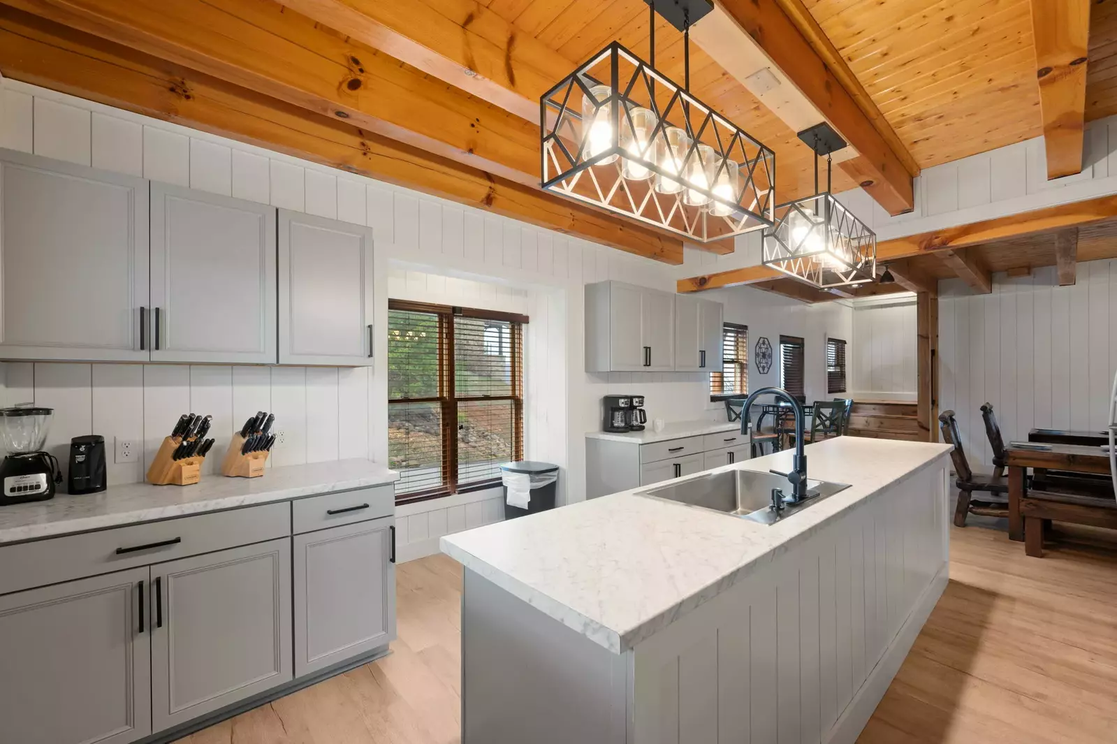 MOUNTAIN BREEZE MANOR