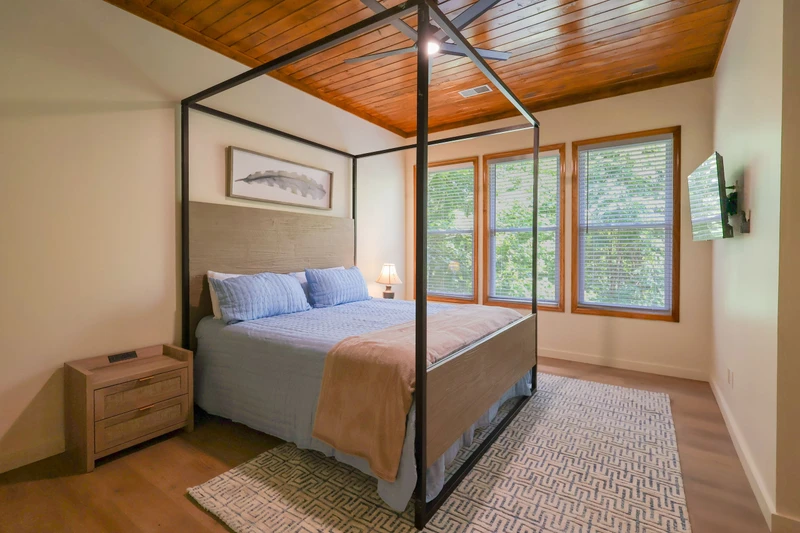 SUNSTONE LODGE