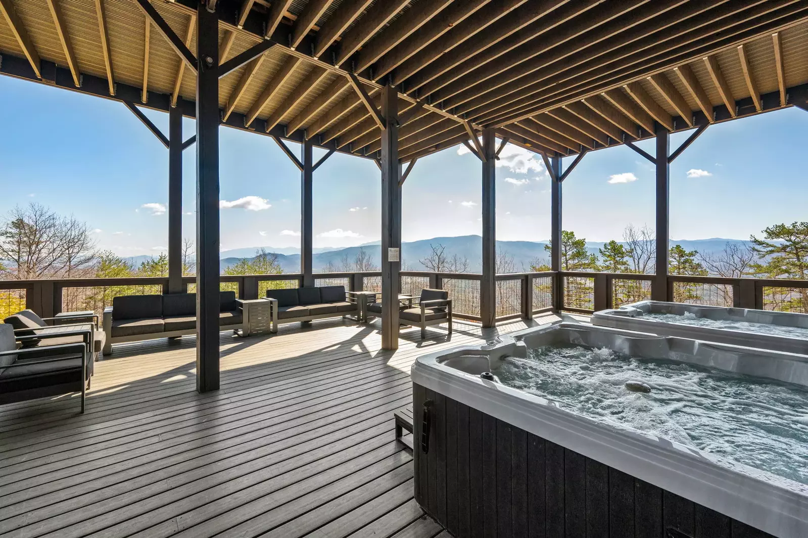 LUCID DREAMS LODGE