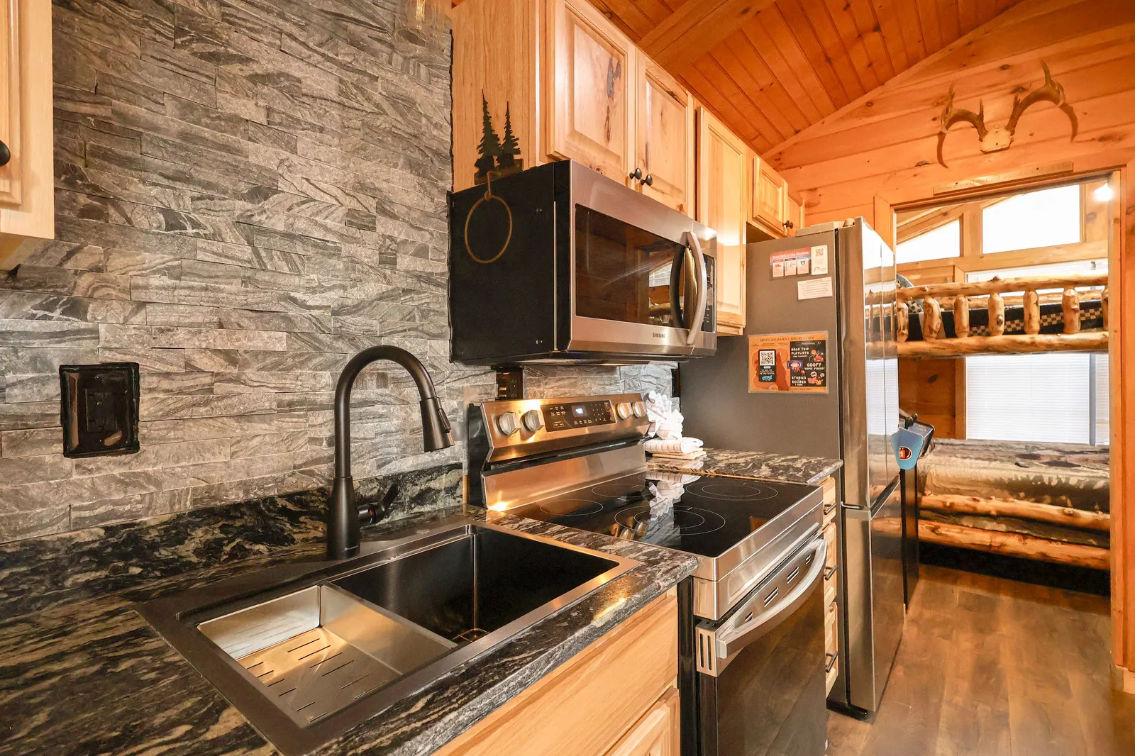 GOOD AURA CABIN