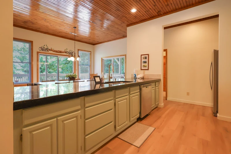 SUNSTONE LODGE