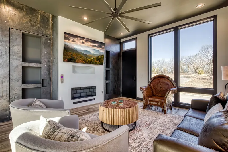 SUMMIT BROWNSTONE RETREAT