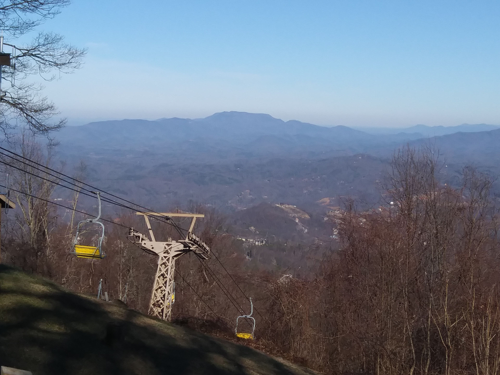 chairlift ober mountain in gatlinburg