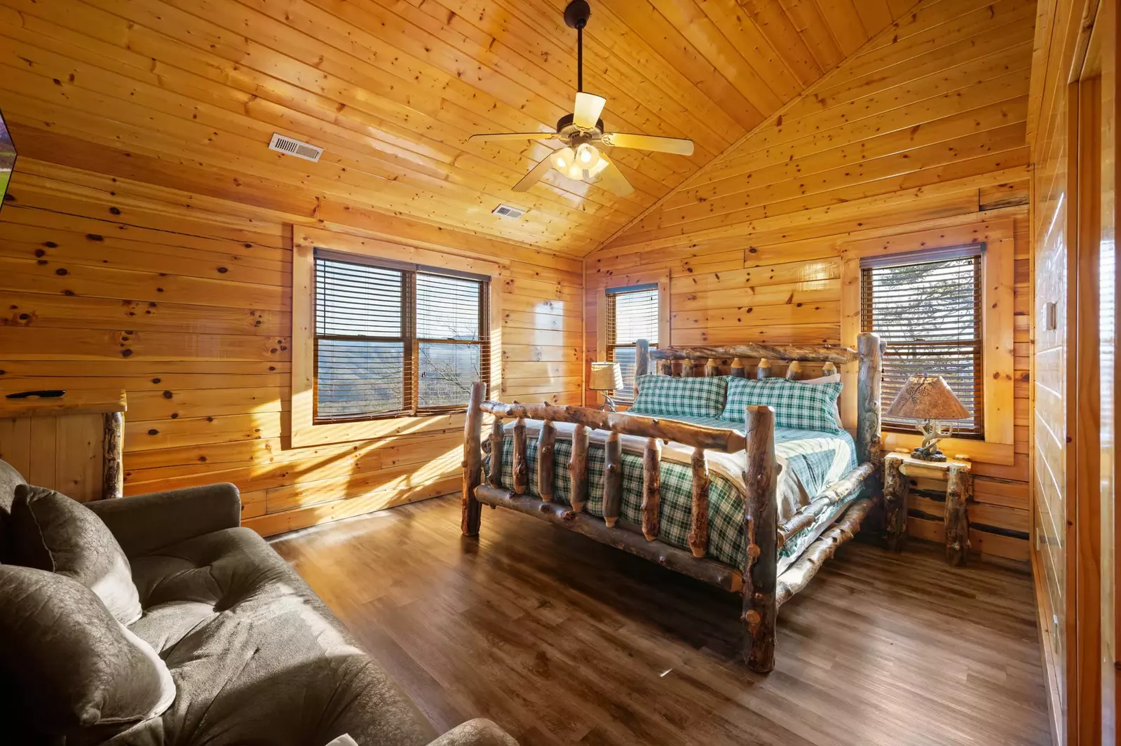 AWESOME VIEW LODGE