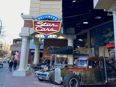gatlinburg attraction detals - hollywood star cars