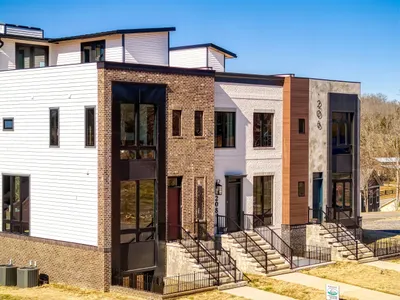 SUMMIT BROWNSTONE RETREAT